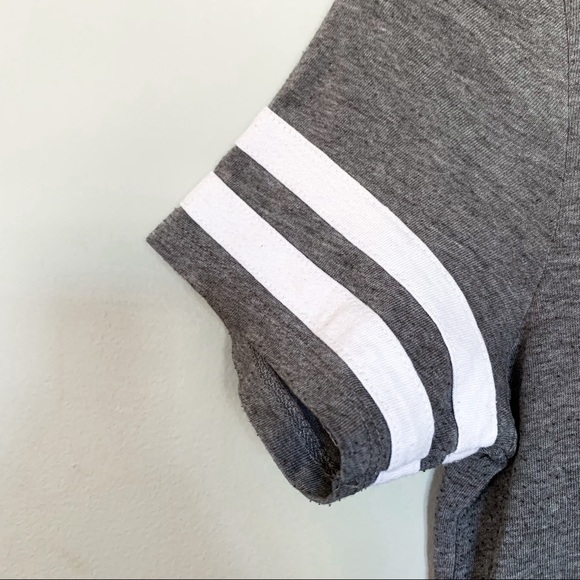 Hollister • Graphic Tee - Picture 4 of 5